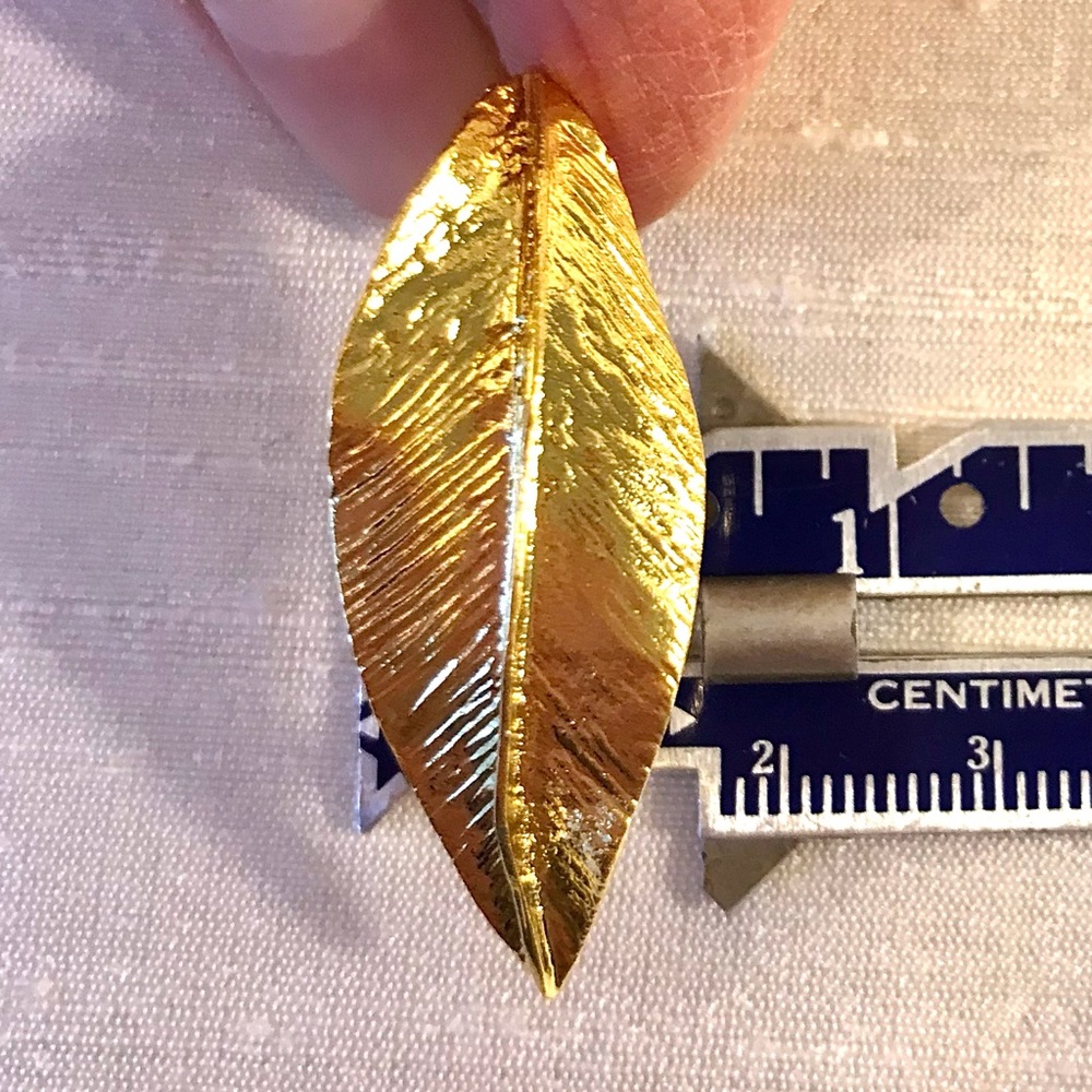 🍃Gold Leaf Earrings🍃 - Picture 4 of 8